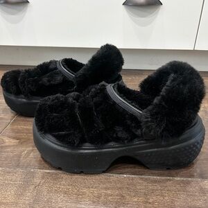 CROCS Black stomps quilted clogs